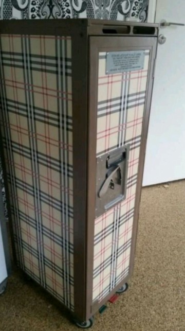 Burberry trolley met bruin frame tijdelijk 300 euro !